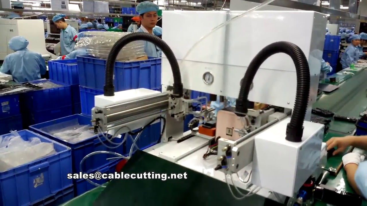 Máquina totalmente automática de atornillado con brazo robótico