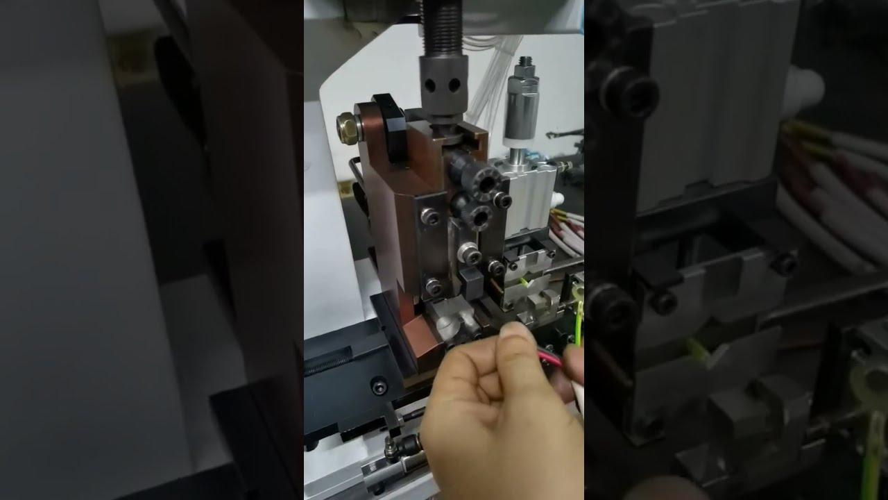 Máquina de Terminales de Tira Continua Recta: Video Real de Crimpado #fábrica #maquinaria #herramientas