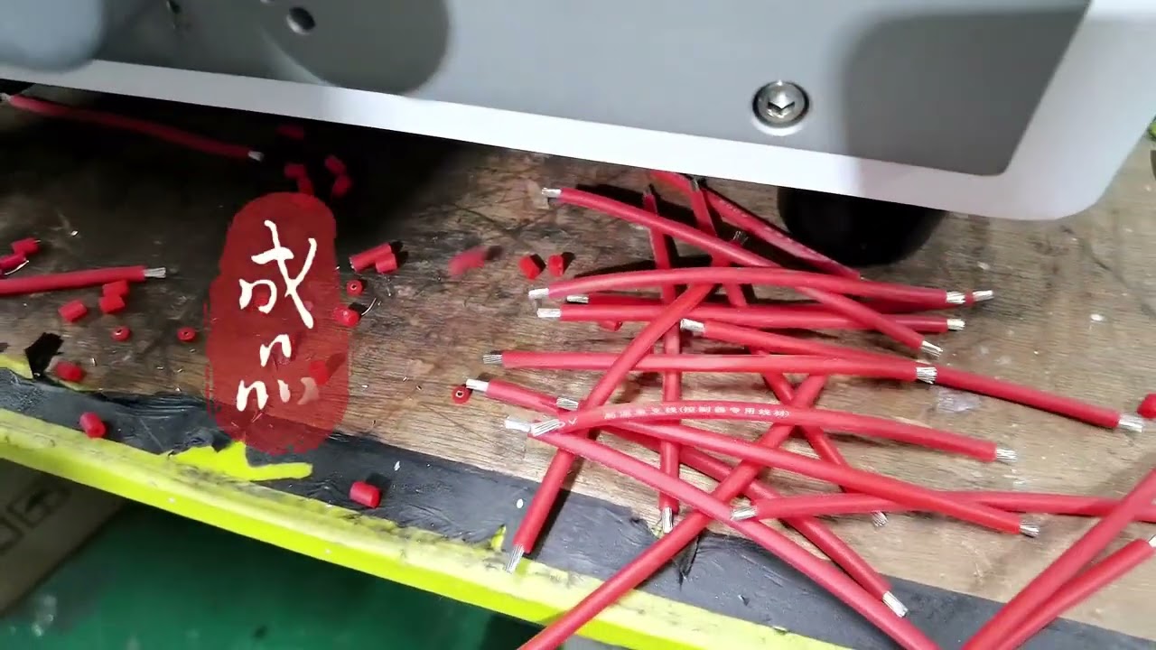 Cortar y pelar cable de silicona de 4 mm²: dos cables a la vez con alta velocidad
