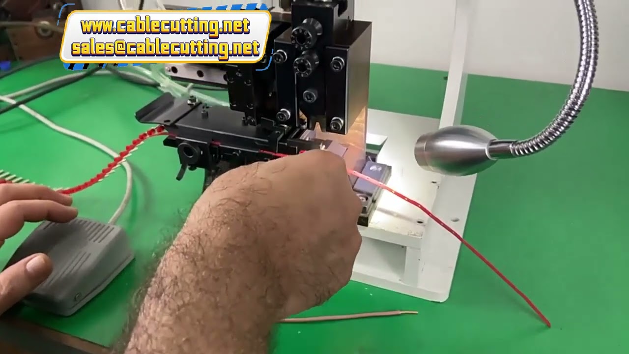Máquina Neumática para Crimpado de Terminales Aislados con Molde de Alimentación Vertical OTP