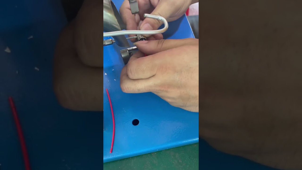 Soldadura Semiautomática de Alambre y Conectores de Aviación #máquina #pelacables #fábrica