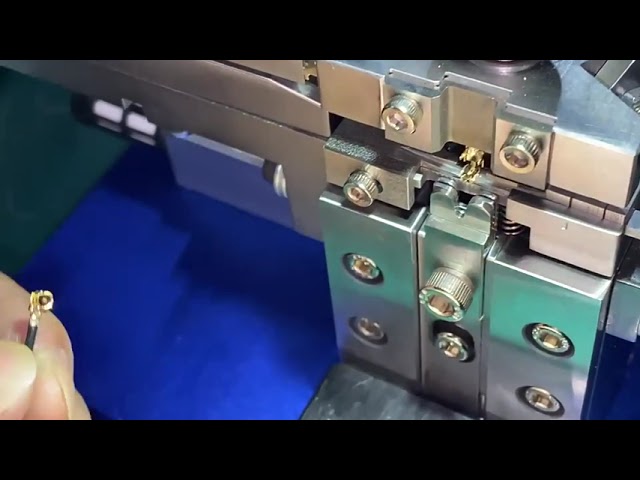 Máquina de crimpado coaxial IPEXSMA para conexiones Sub-6 LTE, Wi-Fi e IoT